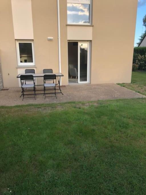 Appartement Au Rdc Avec Jardin Clos, Au Calme. Saint-Aubin-du-Cormier Exterior foto