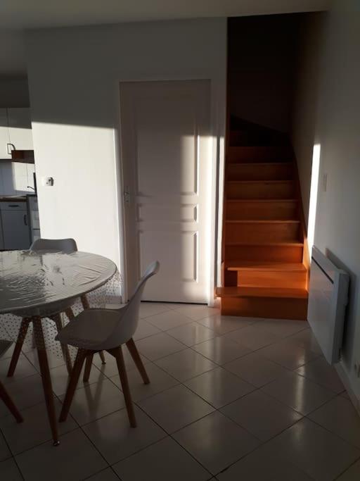 Appartement Au Rdc Avec Jardin Clos, Au Calme. Saint-Aubin-du-Cormier Exterior foto