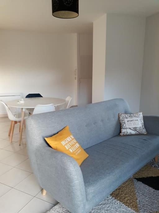 Appartement Au Rdc Avec Jardin Clos, Au Calme. Saint-Aubin-du-Cormier Exterior foto