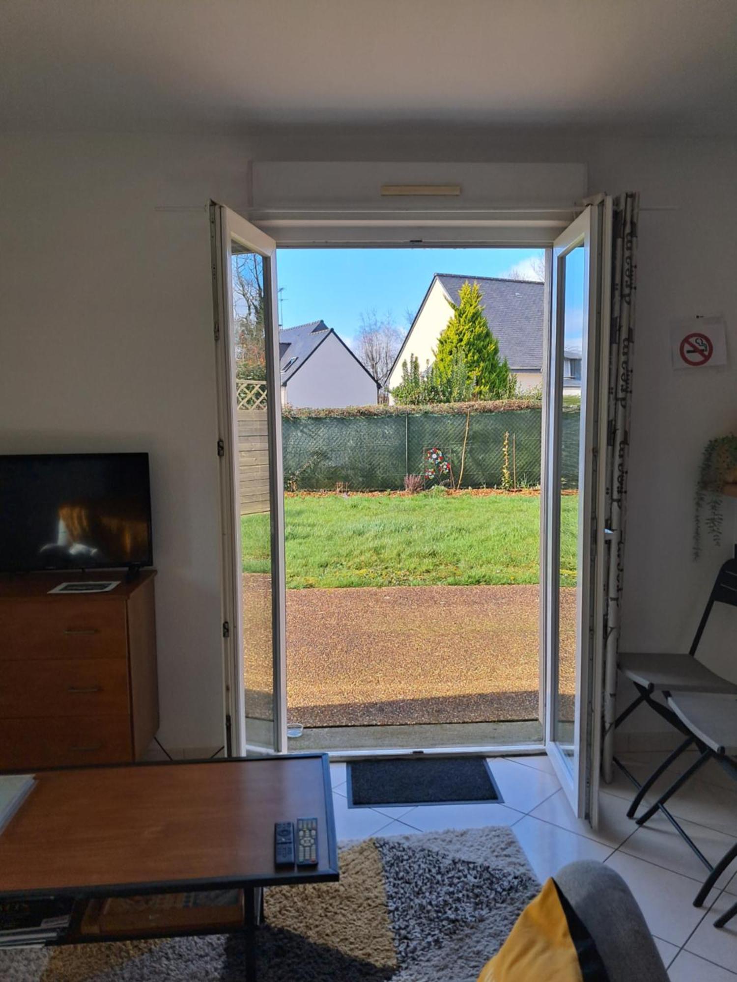 Appartement Au Rdc Avec Jardin Clos, Au Calme. Saint-Aubin-du-Cormier Exterior foto